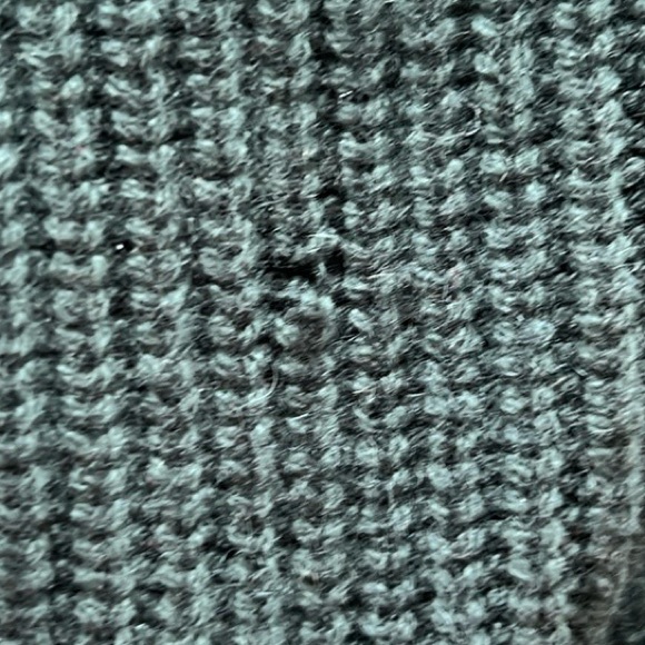 VINCE V-NECK WOOL & CASHMERE SWEATER - SIZE MEDIUM - NWT - Picture 12 of 13